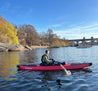 Uppblåsbara havskajaken Havspaddeln Balder medpaddalre. Bild från sidan