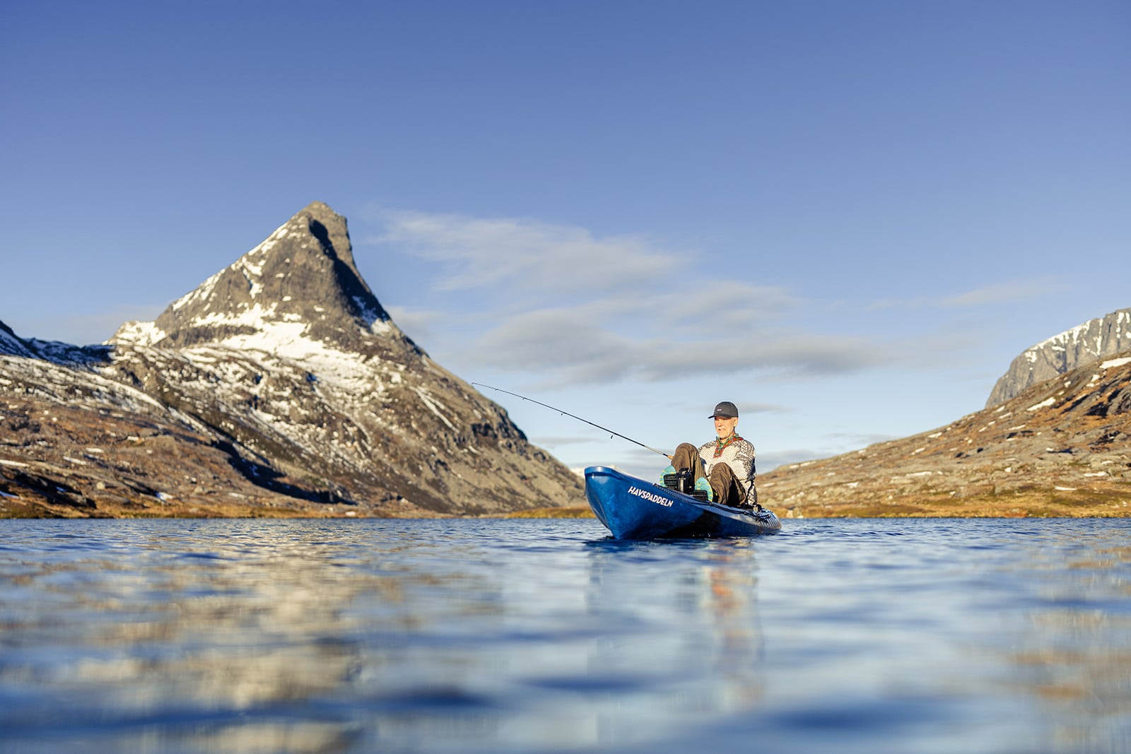 Havspaddeln Viking - Fiskekajak - Med pedaler - miljöbild i vacker omgivning