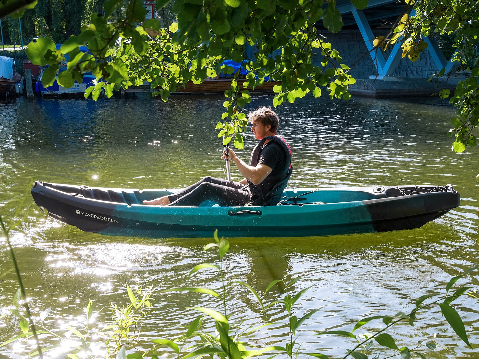 Havspaddeln Arktis - Sit on top kajak - Miljöbild i en kanal